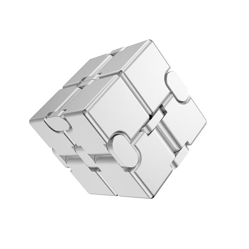 A fun zinc alloy Rubik’s Cube, a portable infinite Rubik’s Cube, a gift for men